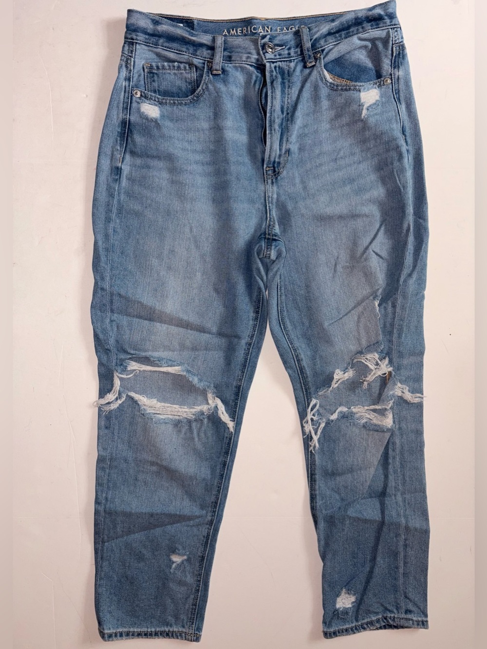 American Eagle Women's Distressed mom Jeans Size 6 extra short